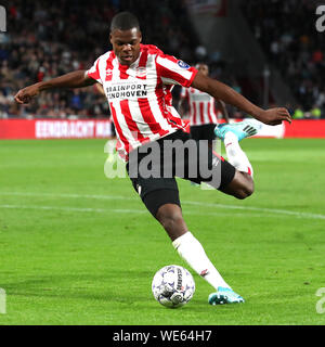 15 août 2019 Eindhoven, pays-Bas Soccer UEFA Europa League PSV v Haugesund 15-08-2019: Voetbal: PSV v Haugesund: Eindhoven L-R: Denzel Dumfries de PSV Eindhoven Banque D'Images