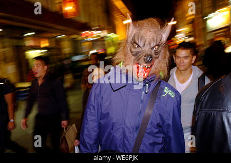 Les gens célébrant, Halloween, Gerrard Street, Soho, Londres, Grande-Bretagne Banque D'Images