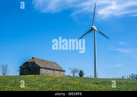 La France, l'Aveyron, éolienne, Levezou plateau près de Pont de Salars Banque D'Images