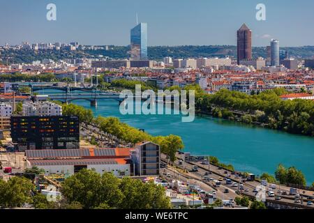 France, Rhône, Lyon, quartier de la Confluence au sud de la péninsule, premier quartier français durable certifié par le WWF, l'avis de Villeurbanne, la Tour Incity et les crayons Banque D'Images