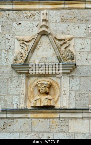 France, Lot, près de Saint Céré, Saint Jean Lespinasse, Château de Montal, détail de la sculpture de la Renaissance, cour buste d'Amaury de Montal Banque D'Images