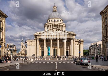 France, Paris, Quartier Latin, Panthéon (1790) de style néoclassique, le bâtiment en forme de croix grecque construite par Jacques Germain Soufflot et Jean Baptiste Rondelet Banque D'Images