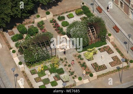 France, Picardie, Amiens, jardin médiéval au pied de Notre-Dame d'Amiens Cathédrale classée au Patrimoine Mondial de l'UNESCO Banque D'Images