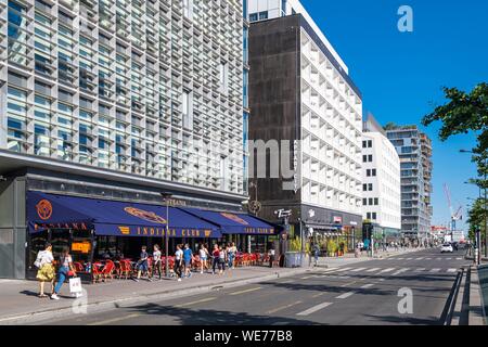 France, Paris, le long du GR® Paris 2024, metropolitan sentier de randonnée longue distance créé à l'appui de la candidature de Paris pour les Jeux Olympiques de 2024, Paris Rive Gauche, l'avenue de France Banque D'Images