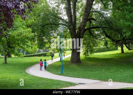 France, Paris, le long du GR® Paris 2024, metropolitan sentier de randonnée longue distance créé à l'appui de la candidature de Paris pour les Jeux Olympiques de 2024, l'Europe, quartier Butte-du-Chapeau-Rouge Park Banque D'Images