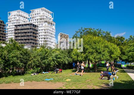 France, Paris, le long du GR® Paris 2024, metropolitan sentier de randonnée longue distance créé à l'appui de la candidature de Paris pour les Jeux Olympiques de 2024, quartier des Batignolles, Clichy-Batignolles - Martin-Luther-King park Banque D'Images