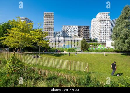 France, Paris, le long du GR® Paris 2024, metropolitan sentier de randonnée longue distance créé à l'appui de la candidature de Paris pour les Jeux Olympiques de 2024, quartier des Batignolles, Clichy-Batignolles - Martin-Luther-King park Banque D'Images