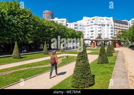 France, Paris, le long du GR® Paris 2024, metropolitan sentier de randonnée longue distance créé à l'appui de la candidature de Paris pour les Jeux Olympiques de 2024, la Maison Blanche, quartier parc Kellermann Banque D'Images