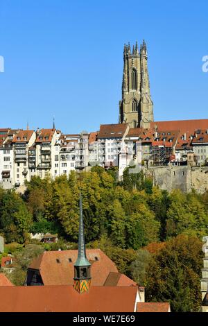 La Suisse, Canton de Fribourg, Fribourg, les fortifications et la cathédrale de San Nicolas Banque D'Images