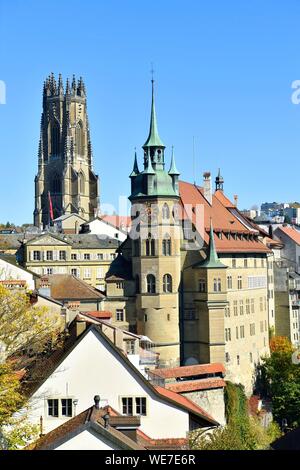 La Suisse, Canton de Fribourg, Fribourg, l'Hôtel de Ville et la cathédrale de San Nicolas Banque D'Images