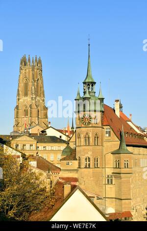 La Suisse, Canton de Fribourg, Fribourg, l'Hôtel de Ville et la cathédrale de San Nicolas Banque D'Images