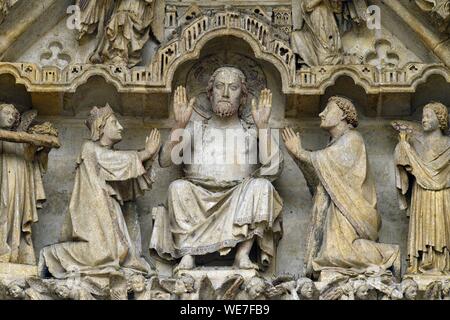 France, Picardie, Amiens, cathédrale Notre-Dame, joyau de l'art gothique, classée au Patrimoine Mondial de l'UNESCO, portail central de la façade occidentale, le Jugement Dernier Banque D'Images