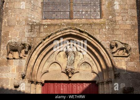 France, Vendee, Mortagne sur Sèvre, tympan portail de l'église Saint-Pierre Banque D'Images