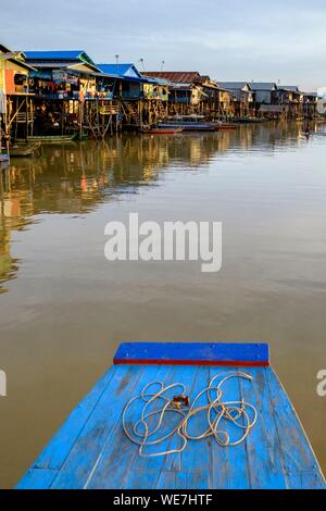 Le Cambodge, Kompong Phluc Phluc ou Kampong, près de Siem Reap, maison sur pilotis village, forêt inondée sur les rives du lac Tonlé Sap Banque D'Images