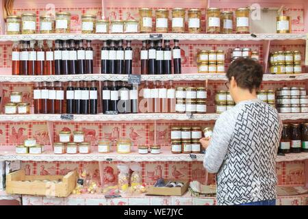 La France, Tarn, Lautrec, ferme de la Condarie, vente de produits agricoles transformés sur place Banque D'Images