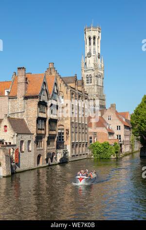 Belgique, Flandre occidentale, Bruges, centre historique classé au Patrimoine Mondial par l'UNESCO, quai du Rosaire et le Beffroi Banque D'Images