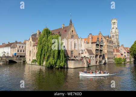 Belgique, Flandre occidentale, Bruges, centre historique classé au Patrimoine Mondial par l'UNESCO, quai du Rosaire et le Beffroi Banque D'Images