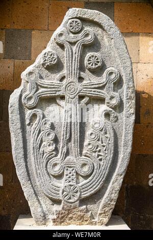 L'Arménie, région d'Armavir, Etchmiadzine, complexe religieux d'Etchmiadzine inscrite au Patrimoine Mondial de l'UNESCO, khatchkar (stèle mémorial sculpté) Banque D'Images