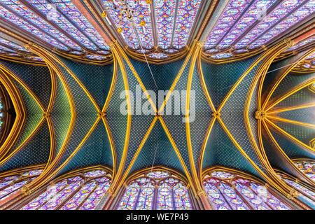 France, Paris, région classée au Patrimoine Mondial de l'UNESCO, l'Ile de la Cité, Sainte Chapelle, vitraux de la chapelle haute Banque D'Images