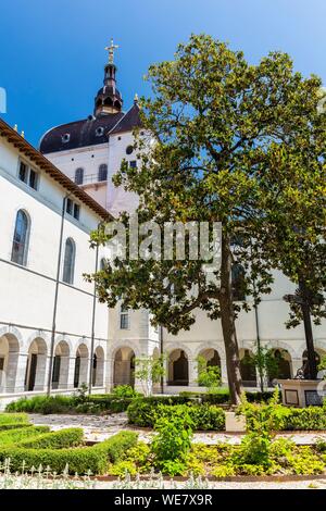 France, Rhône, Lyon, la Presqu'île, le centre historique classé Patrimoine Mondial de l'UNESCO, le Grand Hôtel-Dieu, le cloître Banque D'Images