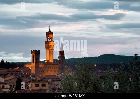 Italie, Toscane, Florence, classé au Patrimoine Mondial de l'UNESCO, le Palazzo Vecchio au crépuscule Banque D'Images