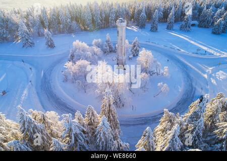 La France, Bas Rhin, Hautes Vosges, Belmont, Champ du Feu (1099 m), sommet en hiver, Club Vosgien tower (vue aérienne) Banque D'Images