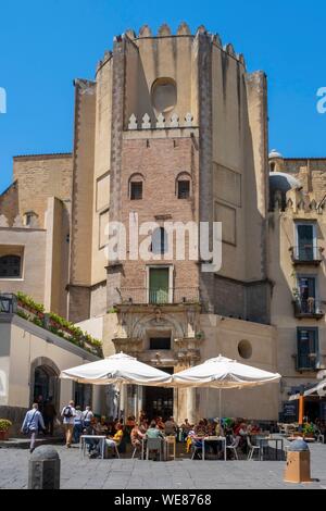 L'Italie, Campanie, Naples, centre historique classé au Patrimoine Mondial par l'UNESCO, Piazza San Domenico Maggiore, Domenicane Di Santa Maria del Rosario church Banque D'Images