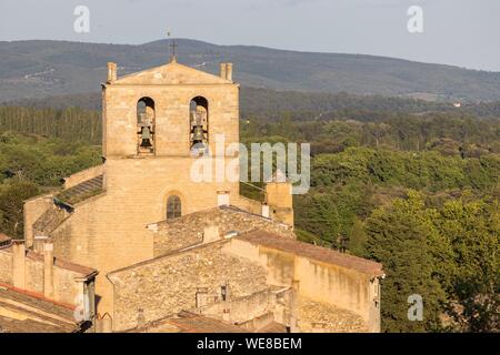 La France, Vaucluse, Parc Naturel Régional du Luberon, Cucuron, l'église Notre Dame de Beaulieu Banque D'Images