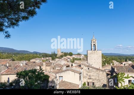 La France, Vaucluse, Parc Naturel Régional du Luberon, Cucuron, La Tour Sus-Pous ou la Citadelle et tour de l'horloge ou Beffroi Banque D'Images