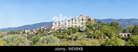 La France, Vaucluse, Parc Naturel Régional du Luberon, Ansouis, étiqueté les plus beaux villages de France dominé par le château du xviie siècle Banque D'Images