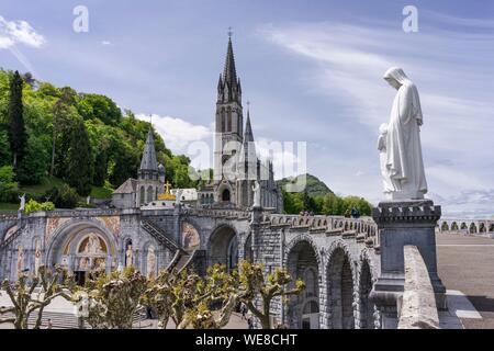 France, Hautes Pyrenees, Lourdes, sanctuaire de Notre-Dame de Lourdes, basilique de l'Immaculée Conception Banque D'Images