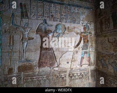 Égypte, vallée du Nil, la nécropole thébaine, bas-reliefs dans le temple du village de Deir el-Medineh près de Luxor Banque D'Images