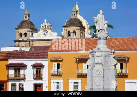 La Colombie, Département de Bolivar, Carthagène, inscrite au patrimoine mondial de l'UNESCO, colonial façades de la Plaza de San Pedro Claver situé dans la vieille ville Banque D'Images