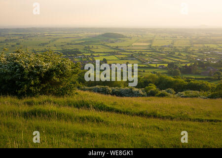 La vue de Draycott Sleights dans le paysage national de Mendip Hills sur les niveaux Somerset, en Angleterre. Banque D'Images