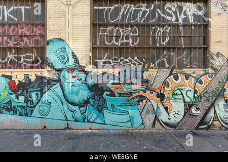 France, Paris, street art, peinture murale sur avenue de Suffren Banque D'Images