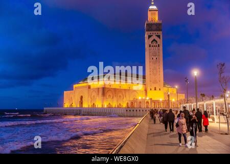 Maroc, Casablanca, le parvis de la mosquée Hassan II. Banque D'Images