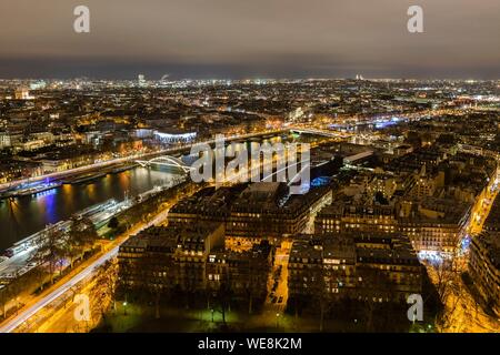 France, Paris (75), classé au patrimoine mondial de l'UNESCO, vue générale de Paris depuis la Tour Eiffel Banque D'Images