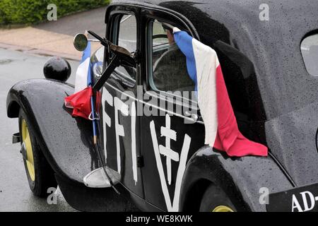 La France, Territoire de Belfort, Vézelois, rue, reconstitution historique de la libération du village en 1944, lors de la célébration du 8 mai 2019, Citroën Traction Avant véhicule de F.F.I. Banque D'Images