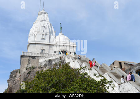 Collines Parasnath, Giridih, Jharkhand, India Mai 2018 - Vue de l'Shikharji à Parasnath Jain temple Hill. Ce temple est populaire parmi les Jain foll Banque D'Images