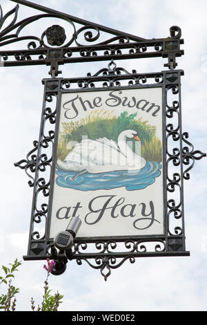 Swan at Hay enseigne de pub ; Hay-on-Wye, au Pays de Galles, Royaume-Uni Banque D'Images