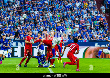 24 augustus 2019 Gelsenkirchen, Allemagne Soccer Schalke 04 v Bayern Munchen 24-08-2019: Voetbal: Schalke 04 v Bayer Munchen: Gelsenkirchen L-R FC Schalke 04 joueur Matija Nastasic Banque D'Images