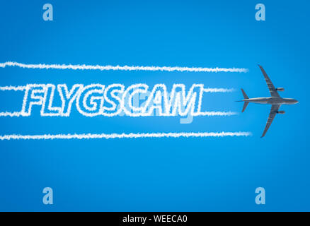 Laissant des traînées d'avion à réaction avec Flygscam mot à l'intérieur Banque D'Images