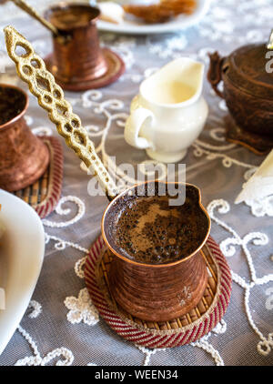 Les Tatars de café traditionnel et de bonbons Banque D'Images