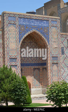 Le complexe du Registan, à Samarkand, Ouzbékistan, un exemple impressionnant de l'architecture islamique classique Banque D'Images