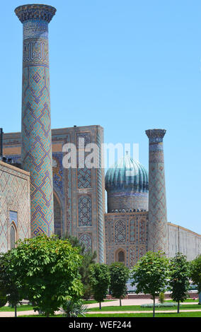 Le complexe du Registan, à Samarkand, Ouzbékistan, un exemple impressionnant de l'architecture islamique classique Banque D'Images