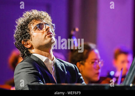 Florence, Italie. 29 août 2019. La deuxième nuit de la nouvelle génération Festival - jeune virtuose Giuseppe Guarrera (photo) réalise la magnifique Beethoven Concerto pour piano no. 4 sous la direction de Maestro Maximilian fane. La Symphonie no 2 de Schumann a suivi un long intervalle de coin et de jazz dans les jardins. Et la musique a continué avec le traditionnel concert de minuit à l'église d'Ognissanti donné par le Quartetto Werther effectuant du Schumann Quatuor avec piano en mi bémol majeur. Banque D'Images