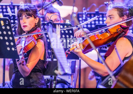 Florence, Italie. 29 août 2019. La deuxième nuit de la nouvelle génération Festival - jeune virtuose Giuseppe Guarrera effectue la magnifique Beethoven Concerto pour piano no. 4 sous la direction de Maestro Maximilian fane. La Symphonie no 2 de Schumann a suivi un long intervalle de coin et de jazz dans les jardins. Et la musique a continué avec le traditionnel concert de minuit à l'église d'Ognissanti donné par le Quartetto Werther effectuant du Schumann Quatuor avec piano en mi bémol majeur. Banque D'Images