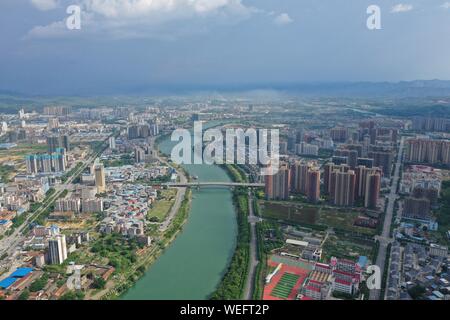 Baïse. Août 29, 2019. Photo aérienne prise le 29 août 2019 montre un paysage de baise, Chine du Sud, région autonome Zhuang du Guangxi. Credit : Cao Yiming/Xinhua/Alamy Live News Banque D'Images