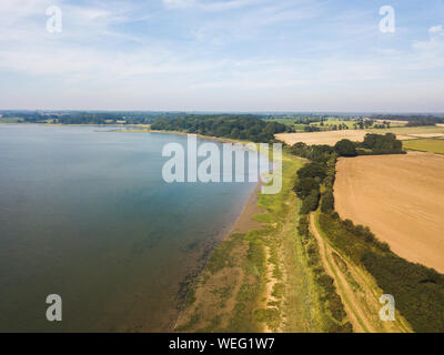 Vue aérienne de la rivière Deben et la campagne environnante. Une vision stéréotypée de la campagne du Suffolk Banque D'Images