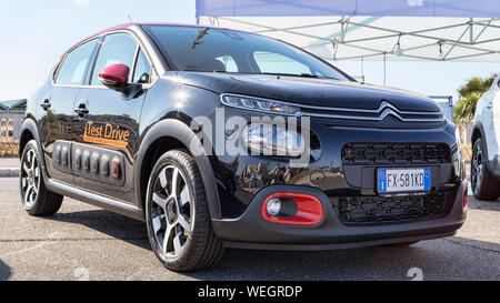 Rome, Italie - 21 juillet 2019:à l'occasion de Rome capitale activité de rassemblement, les salles d'exposition de nouvelles voitures à moteur modèles : Citroen C3 Citroen de France Banque D'Images